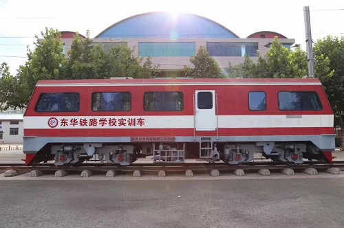 石家莊東華鐵路學(xué)校電力機(jī)車